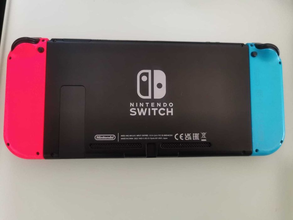 Nintendo Switch completa na caixa com 2 Jogos