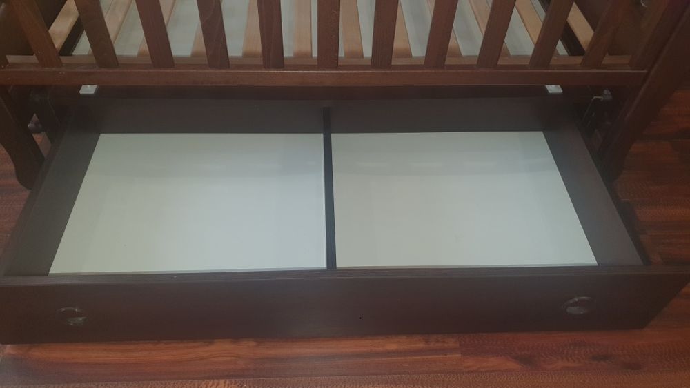 Дитяче ліжечко з маятником та ящиком + матрас, колір оріх Veres