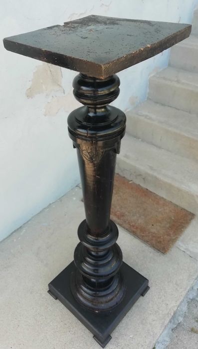 Coluna de madeira para estátuas/vasos