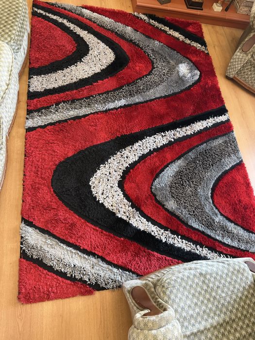 Tapete de sala grande e felpudo em excelente estado