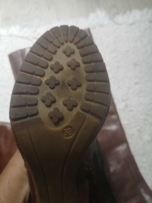 Bota de salto alto em pele