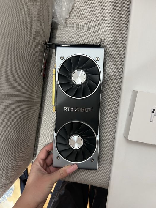GEFORCE RTX 2080 TI Founders Edition 11 GB GDDR6 karta graficzna
