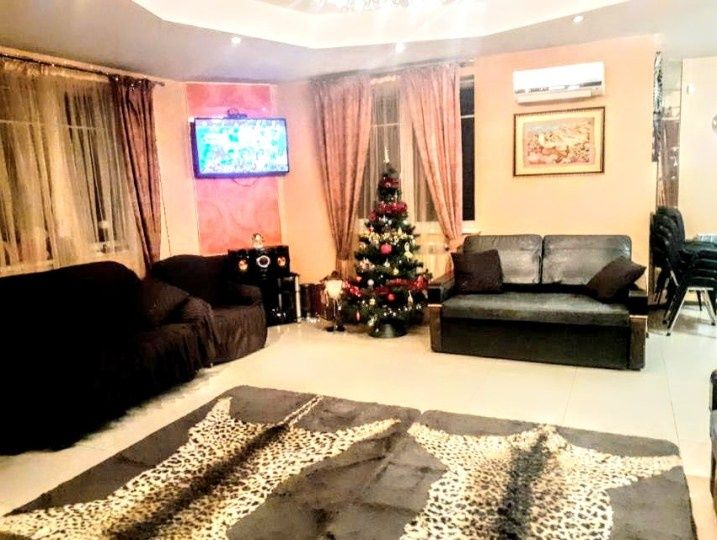 #273 Великий будинок для компаній подобово