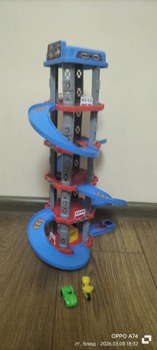 Трек,парковка,дорога