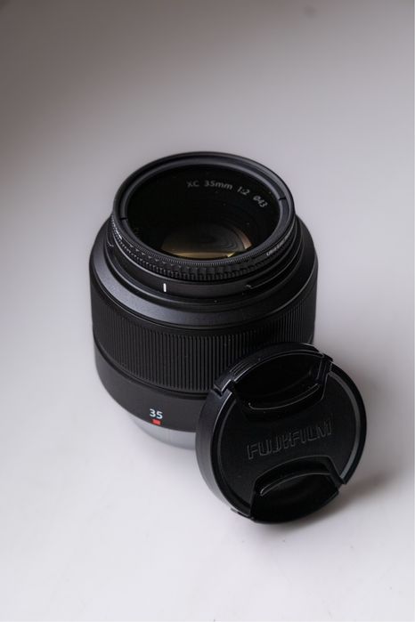 Obiektyw Fujinon XC 35mm F2 z filtrem