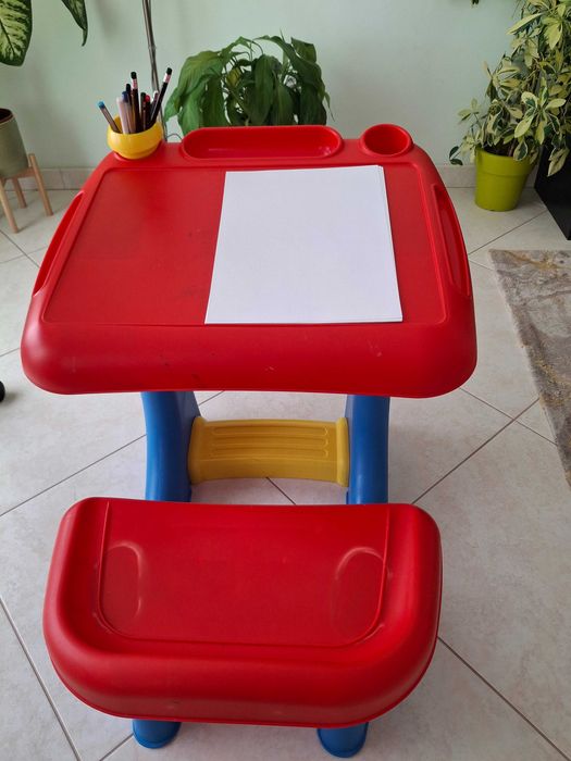 Banco infantil em plástico – leve e resistente