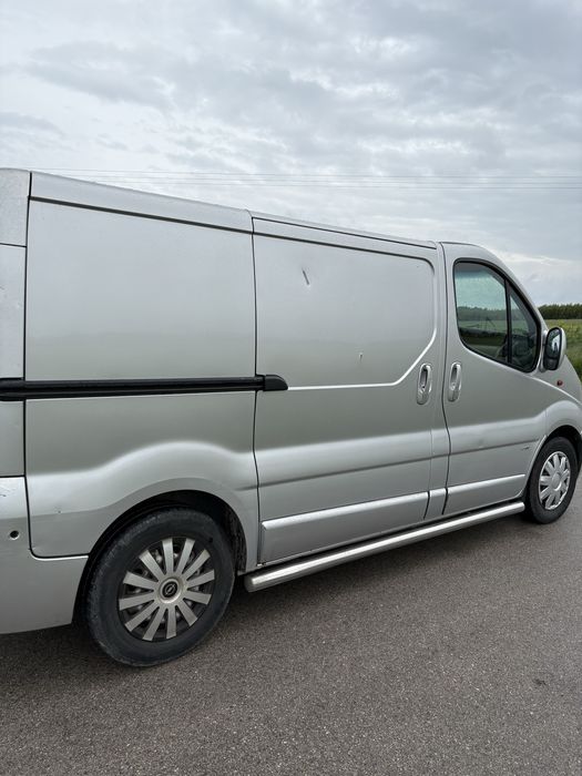 Opel Vivaro 2.5 DTI 2003r.