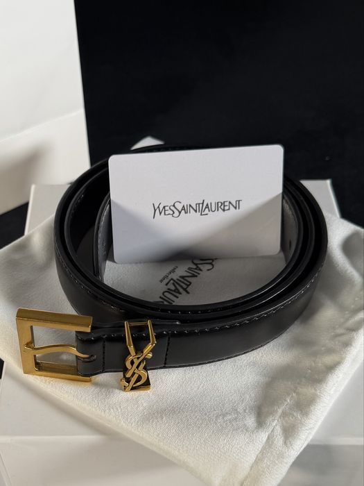 Cinto Yves Saint Laurent preto dourado