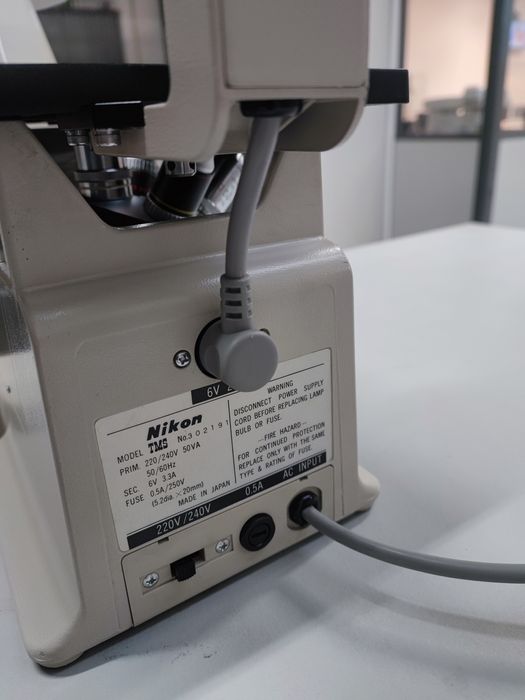 Microscópio Nikon TMS