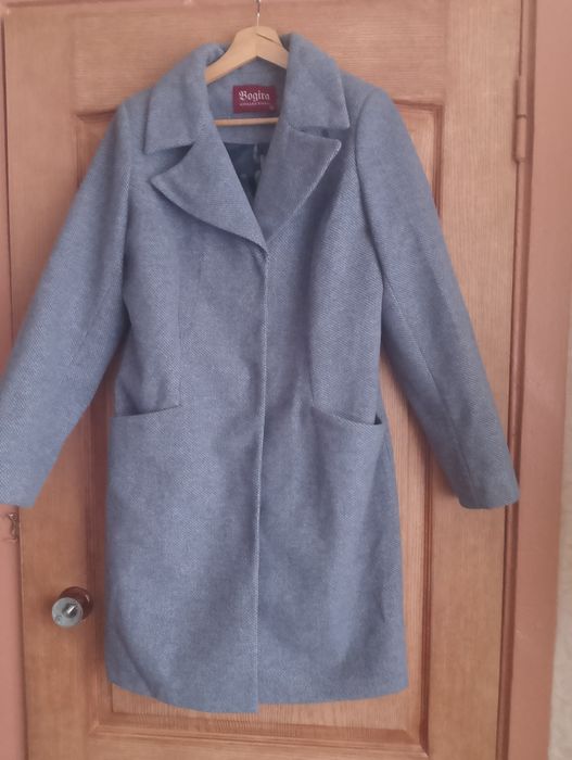 Пальто осенние 50 р .бу