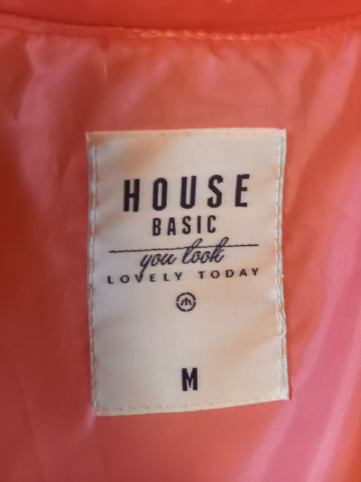 Pikowana różowa kurtka House w rozmiarze M