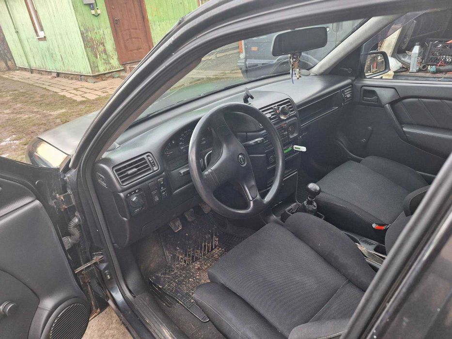 Opel Vectra A 1.8 93-й рік поТ/П на ходу обмін на мото на обмін не їду