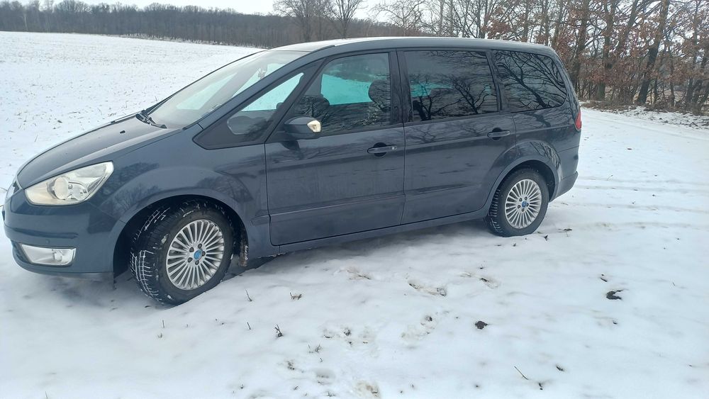 Samochód osobowy Ford