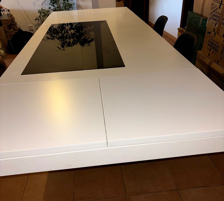 Mesa de jantar e cadeiras