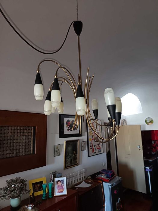 Lustre dos Anos 50 - Spider - Com Braços de Latão e Tulipas em Vidro Opalino