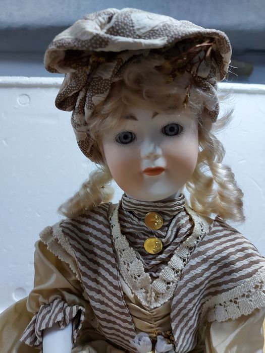 Bonecas de porcelana