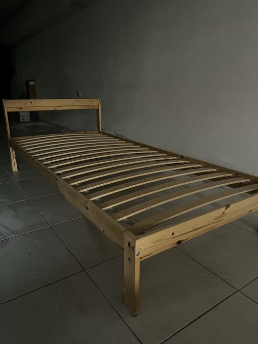 Camas solteiro impecaveis