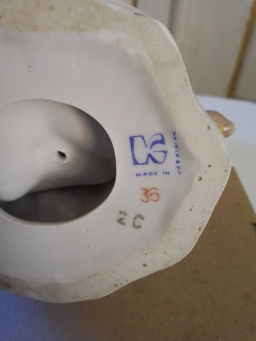 Фарфоровая статуэтка Солоха экспортный вариант