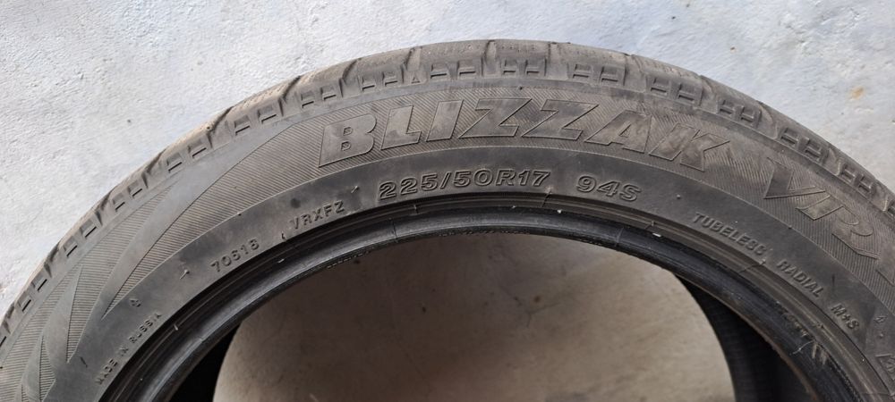 Продам гумму Bridgestone Blizzak VRX 225/50/17
