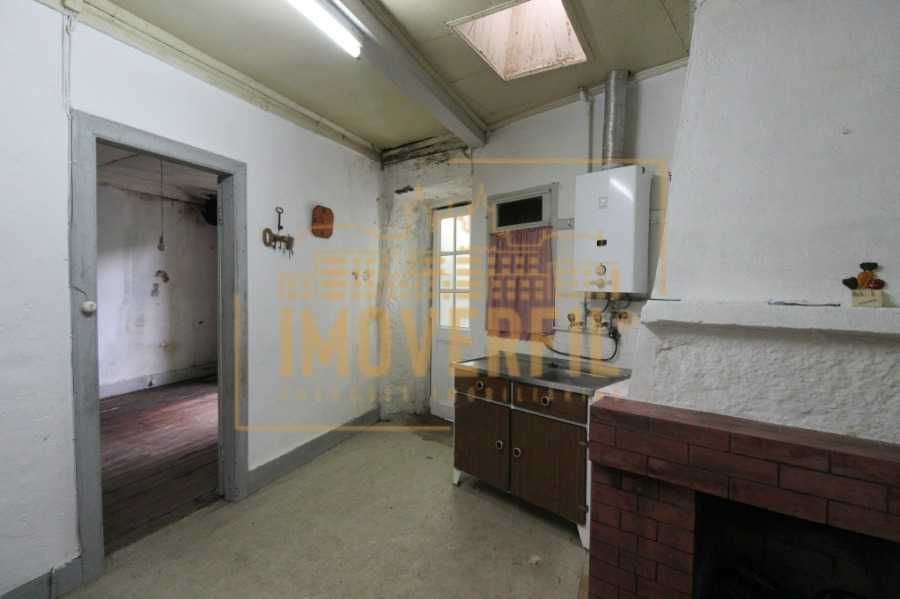 Moradia com Excelente Logradouro.