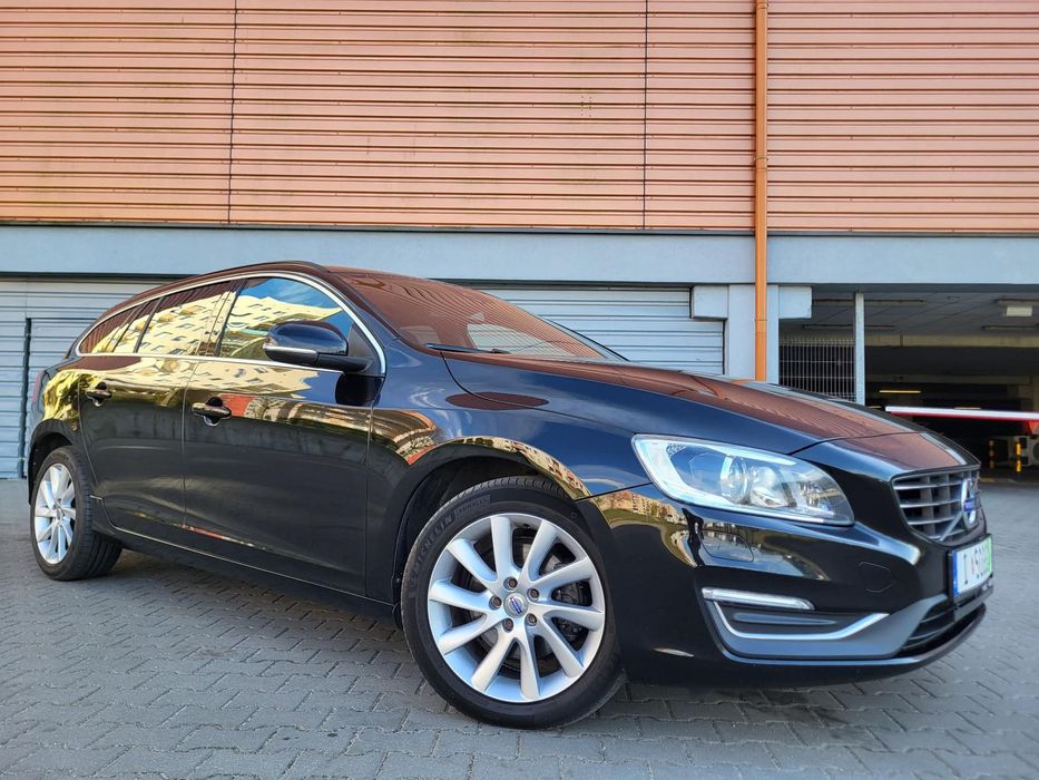 Volvo V60 2.0D 190KM Skóry Xenon Navi Alu 17  Super stan Ks. serw. Bezwypadkowy