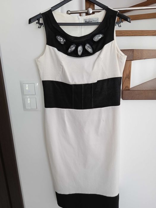 Elegancka sukienka biała