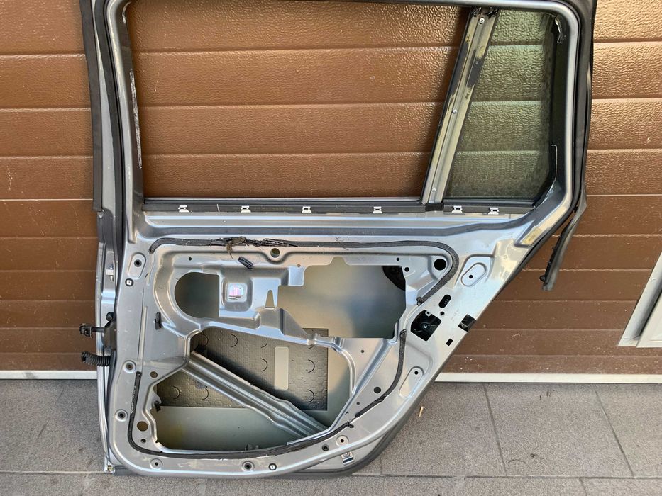 Bmw 5 e61 kombi drzwi prawy tył prawe SPACEGRAU A52/7