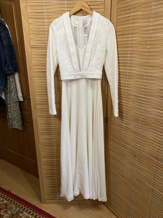 Белое платье и пиджак