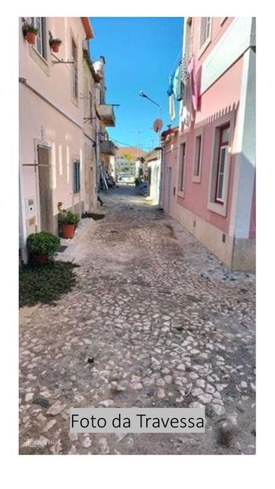Vende-se  Prédio com 2 Pisos (2 Apartamentos) Centro do Barreiro e da zona Fluvial