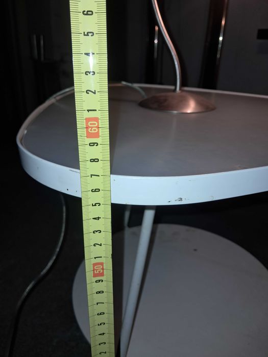 Conjunto Mesa de apoio e candeeiro 35€