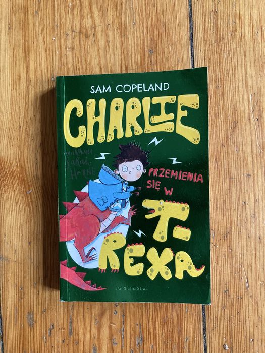 Charlie przemienua sie w T- Rexa