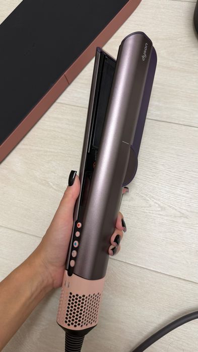 Продаю оригінальний Dyson Airstrait