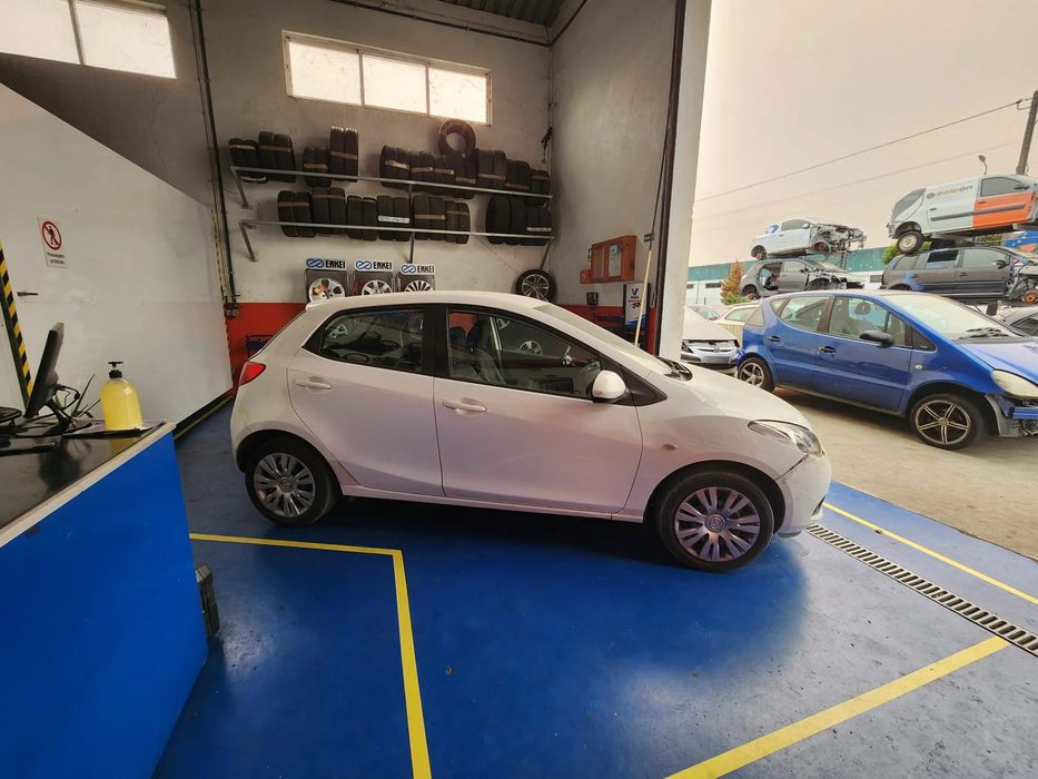 Mazda 2, Gasolina de 2010 ás peças.