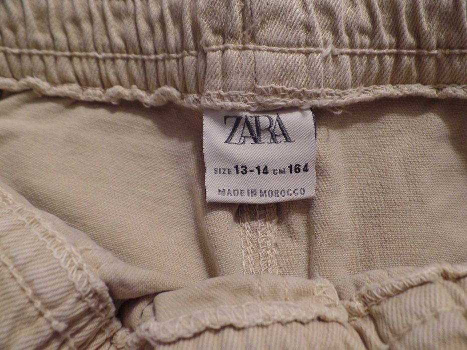 Vendo 3 Pares de calças, 1 calções, 1 T-shirt em Bom estado