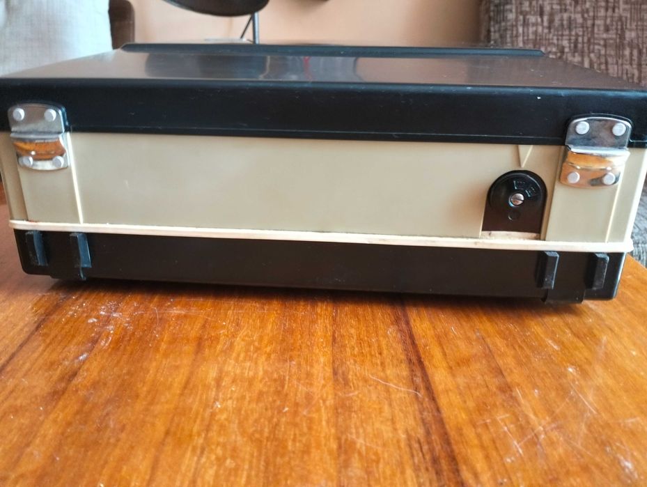 Magnetofon szpulowy Tesla