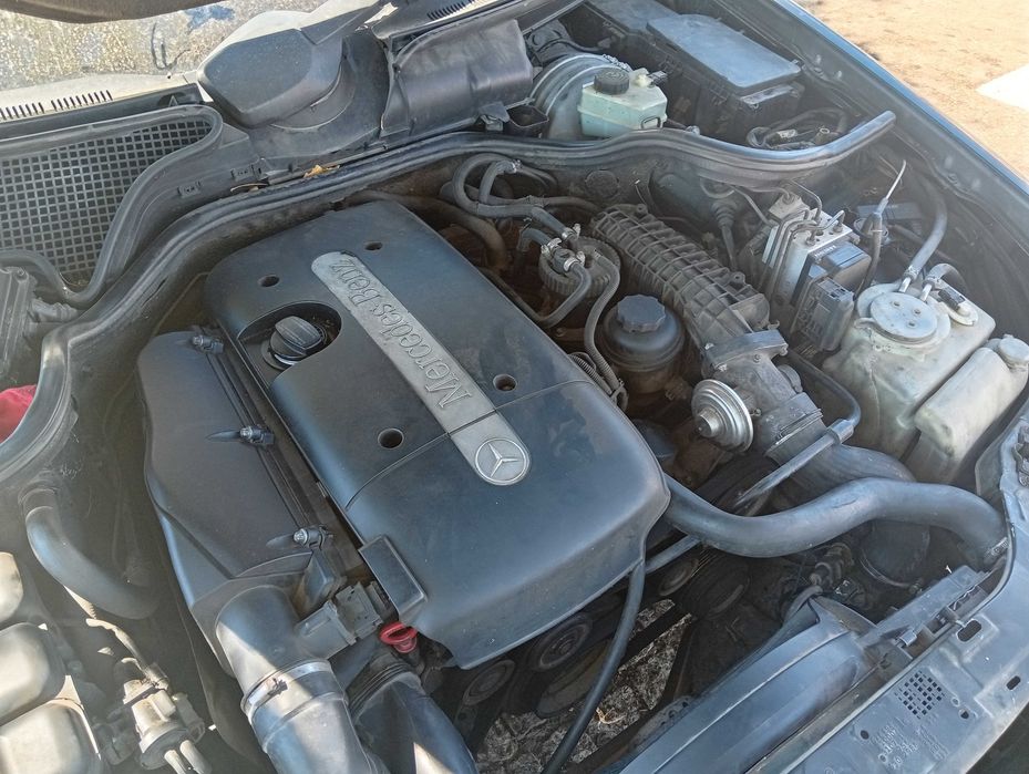 Um carro  Mercedes