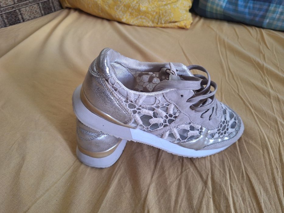 Продам летние женские кроссовки Anna Field 25 cm