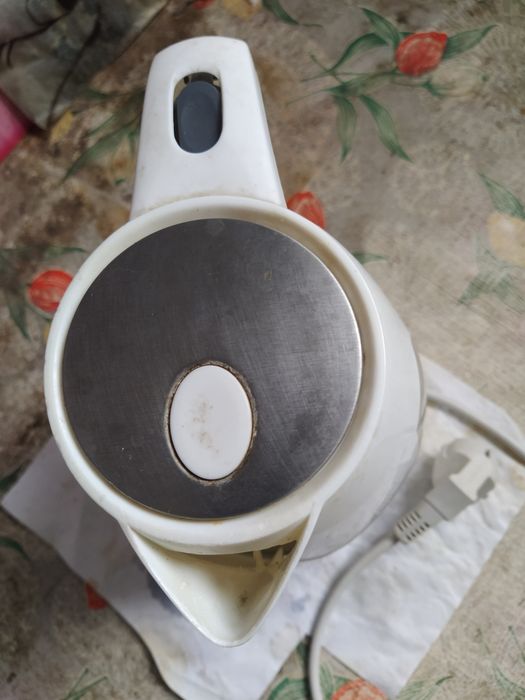 Электрический чайник фирмы "SANUSY" модель SN-5137 мощность - 2 кВт