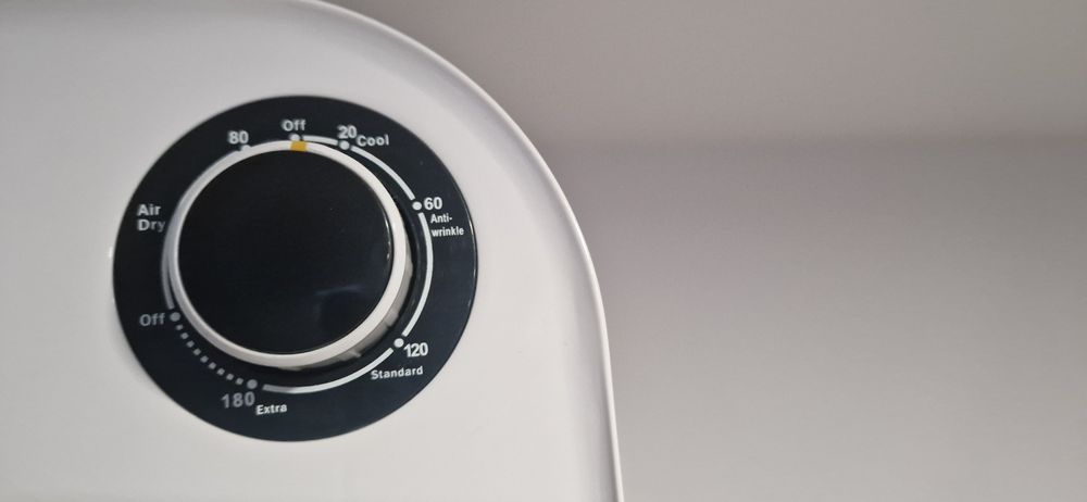 Kompaktowa suszarka do ubrań