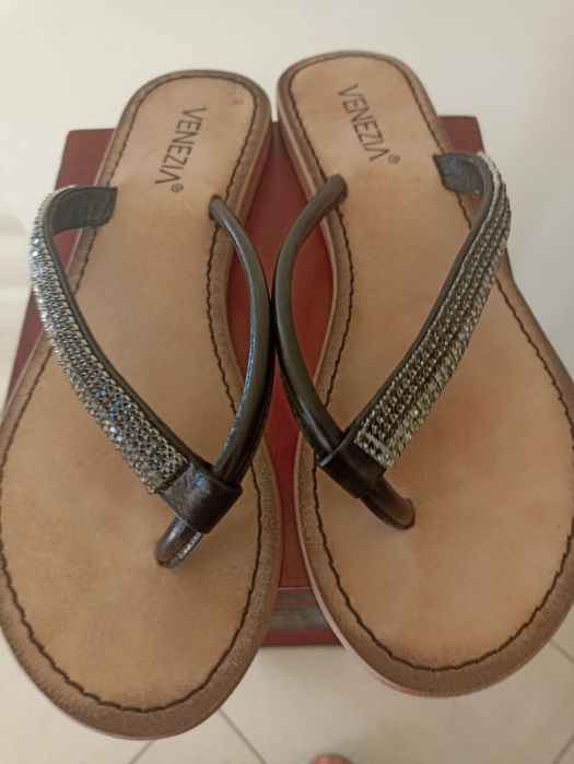 Klapki skórzane damskie