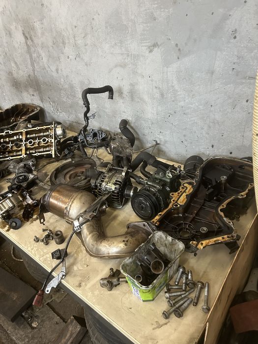 Silnik Vw 1.4 tsi  osprzet silnika sprężarka klimatyzacji