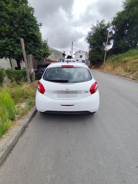 Peugeot 208 1.4 Hdi — photo 4