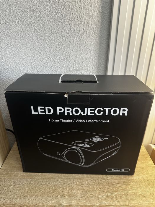 Projetor LED Home Theater com Tela de Projeção Incluída
