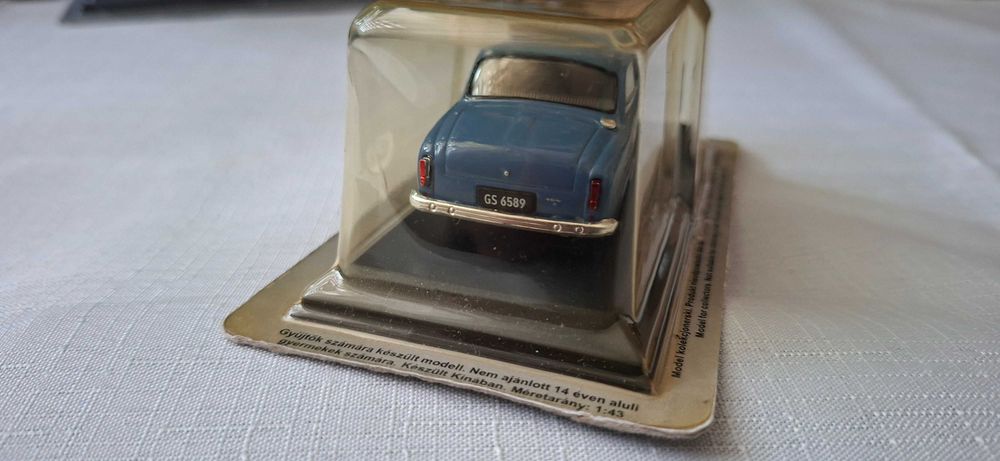 Syrena 104 DeAgostini w skali 1/43