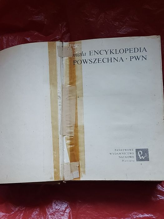Książka stara Mała ENCYKLOPEDIA Powszechna 1971rok PWN z czasów PRL ci