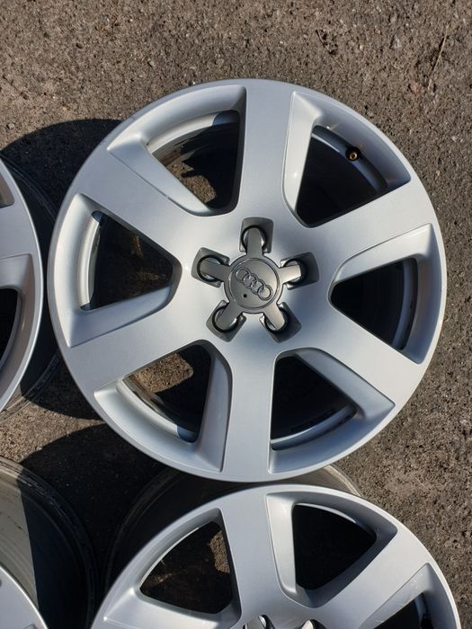 Продам комплект оригинальних легкосплавних дисків AUDI R17 5x112