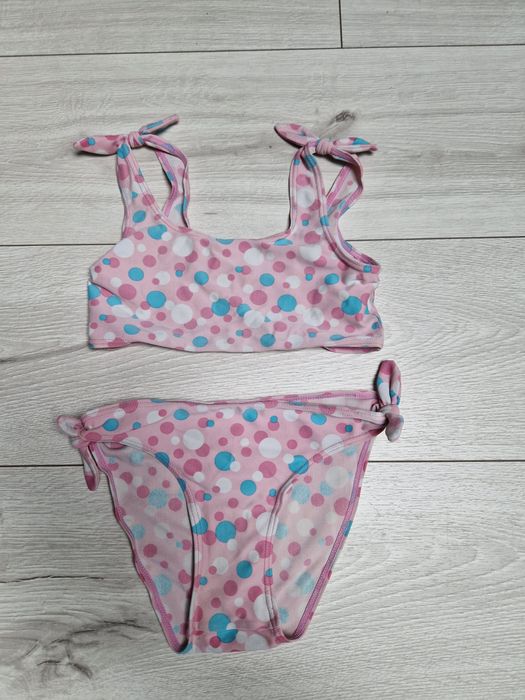 Dwuczęściowy strój kapielowy w kropki r 122