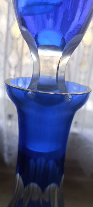 Piękna ogromną kobaltowa karafka kryształowa