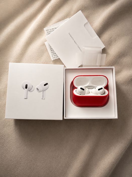 AirPods Pro 1 оригінал: кейс + лівий працює навушник, правий тихий