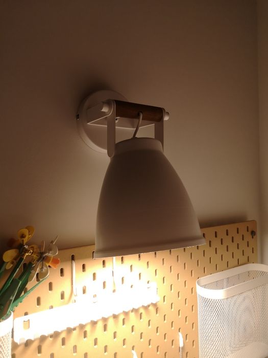 Rustykalna lampa kinkiet biała metal